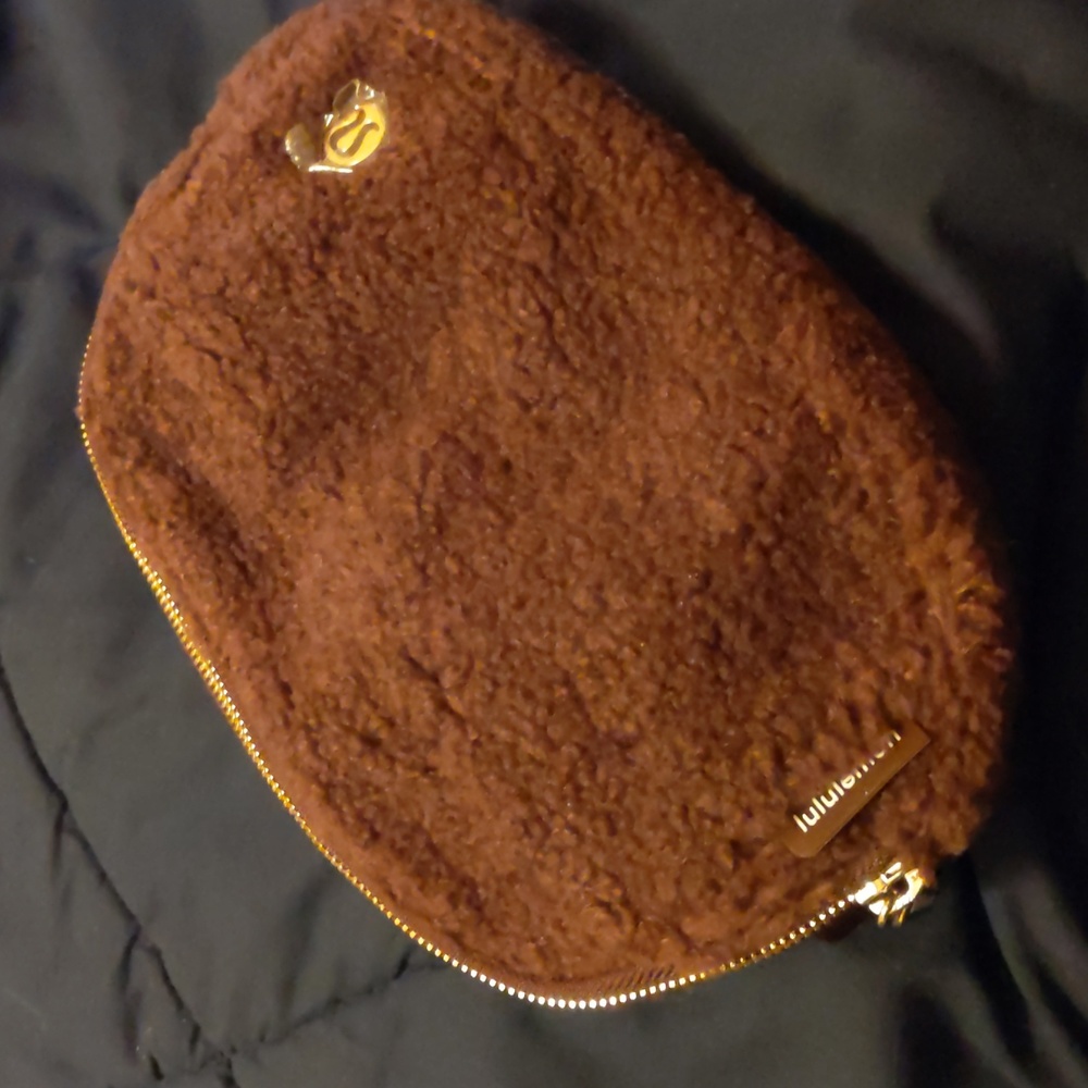 Fall Lululemon Everywhere Brown Fleece/Gold Belt Bag